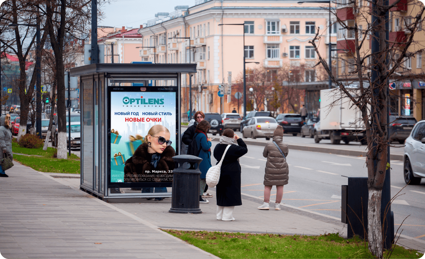 Работает ли реклама на остановках?