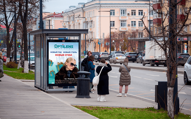 Работает ли реклама на остановках?